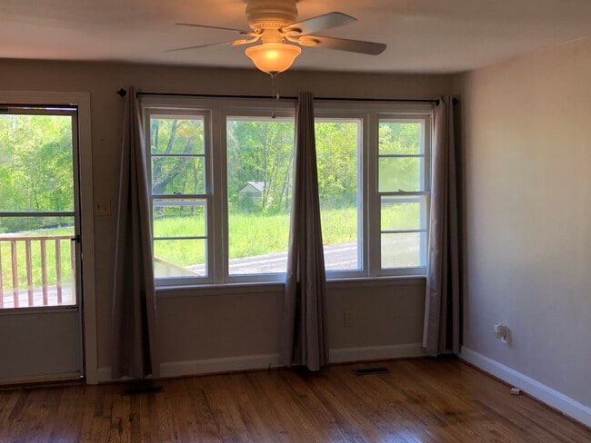 Photo - 162 W 14th St