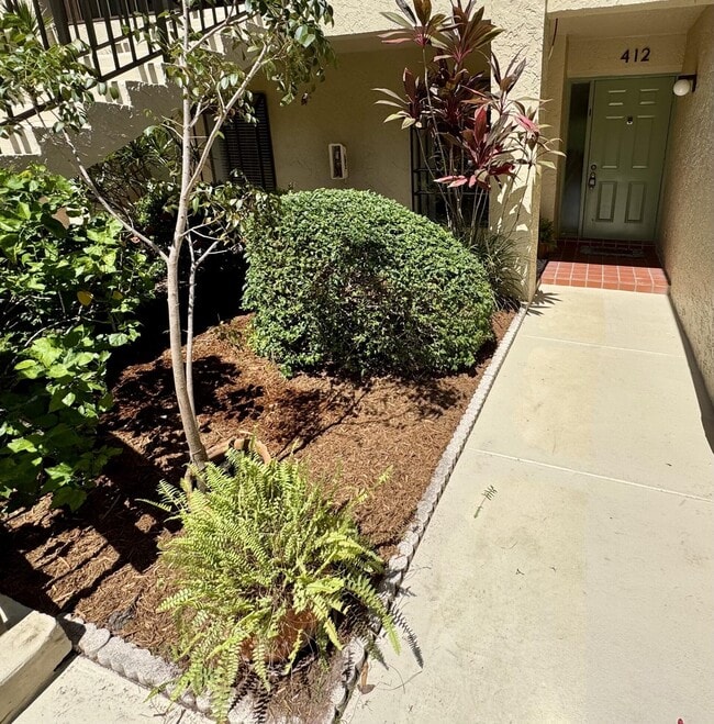 Building Photo - 5121 Oakhill Ln Unit 412