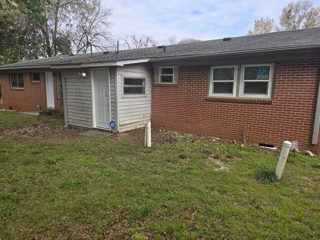 Photo - 401 W Pitts St