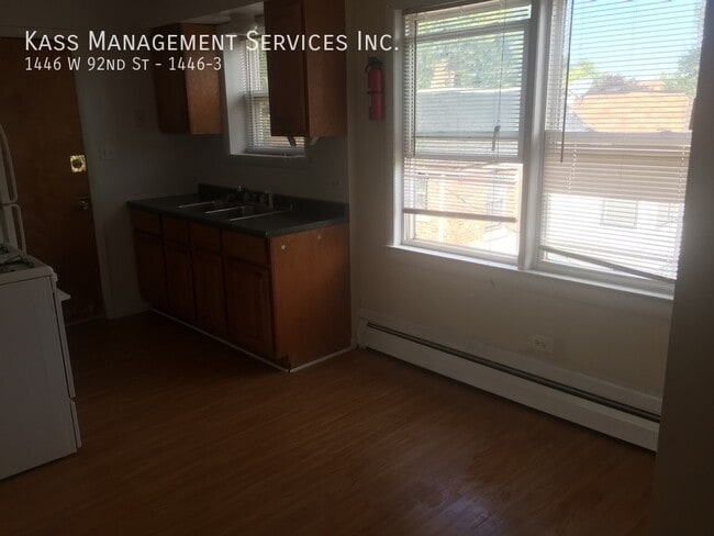 Photo - 1446 W 92nd St Unidad 1446-3