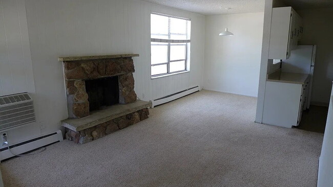 Photo - "Charming 2-Bed Condo Oasis in Boulder – Spacious 940 Sq Ft with Modern Comforts!" Unit M19