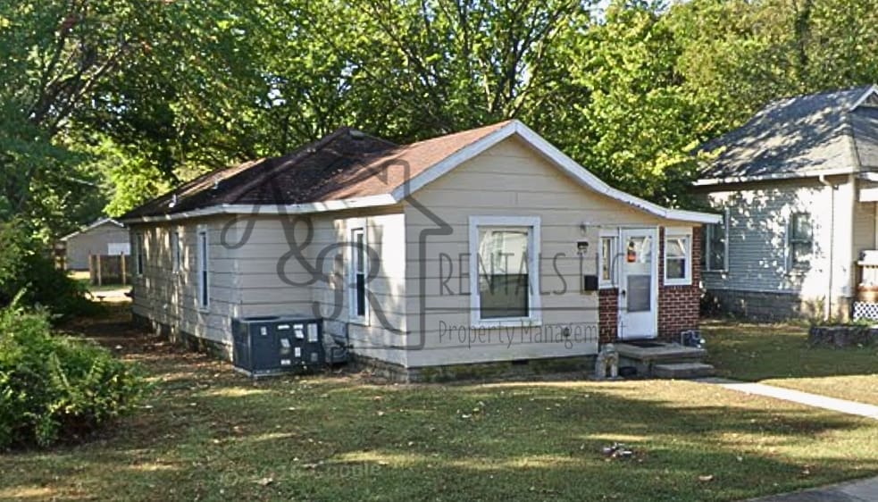Photo - 214 E Adams St