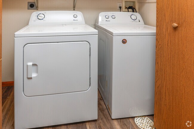 2BR, 1BA - 1,150 – 1,250SF - Laundry
