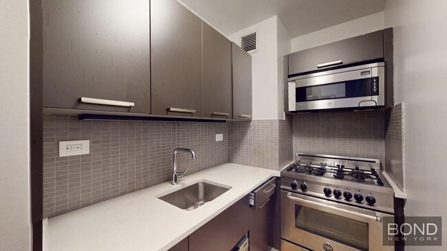 Building Photo - 222 E 39th St Unit 6G Rental