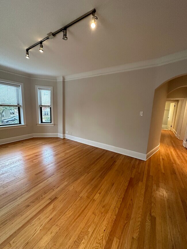 2331 N Rockwell St Unit 2BD