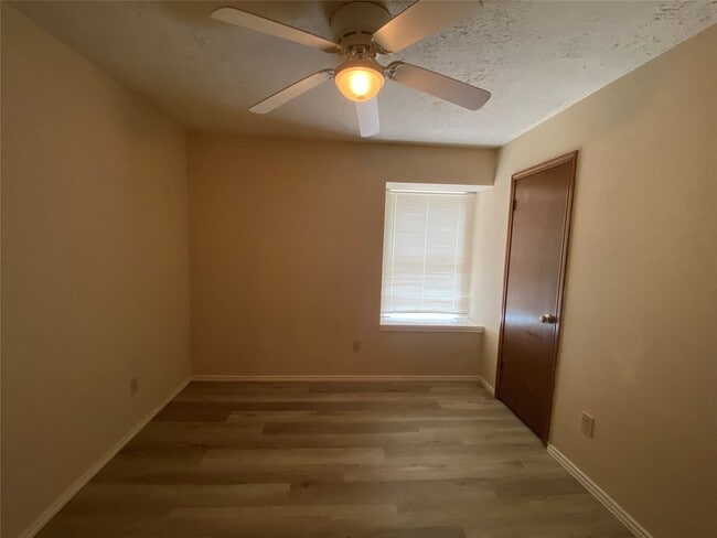 Photo - 3534 Woodmere Ln