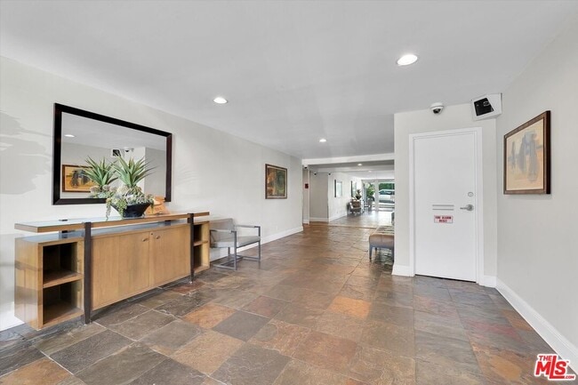 Photo - 8535 W Knl Dr Unit 111