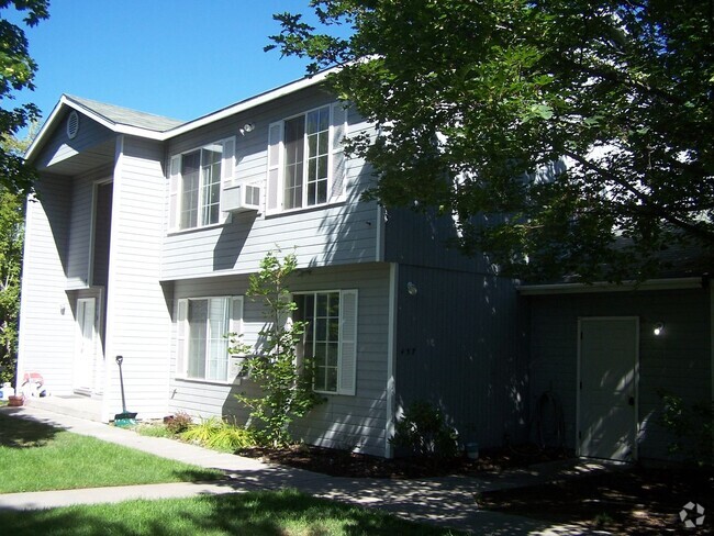 Building Photo - Ground Level 2 Bed/1 Bath in NW Redmond Fo... Unit 2 Rental