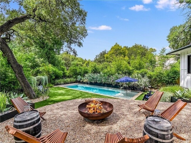 Photo - 3002 Hillview Rd