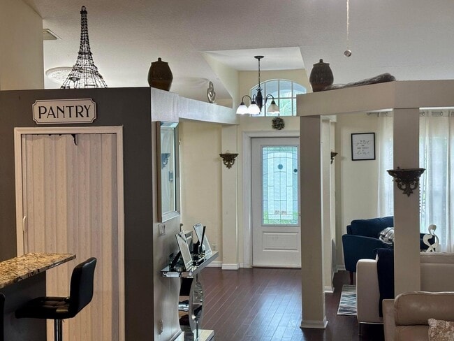 Photo - 981 SW McComkle Ave