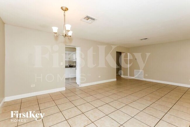 Photo - 930 N 74th Way