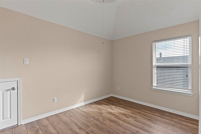 Building Photo - 26326 Creston Cliff Ct Rental