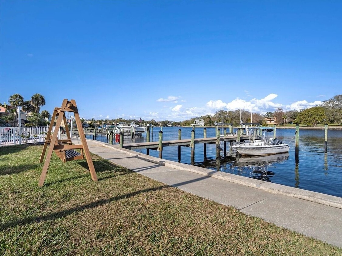 River Walk - 2424 W Tampa Bay Blvd (Tampa, FL)