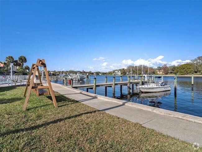 Building Photo - 2424 W Tampa Bay Blvd Unit Riverfront Living Rental