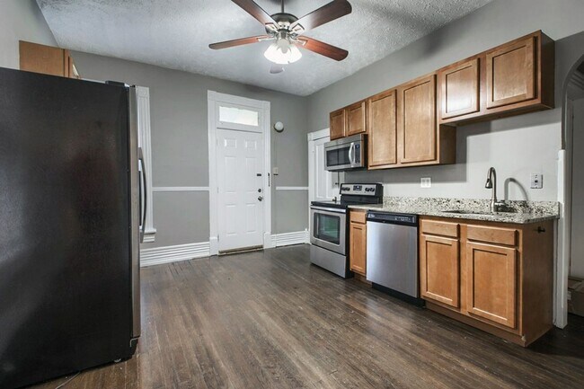 Photo - Wilber Ave 226-228 MLR Unit 228