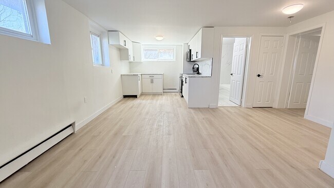 Photo - 359 Hilton Ave Unit 5