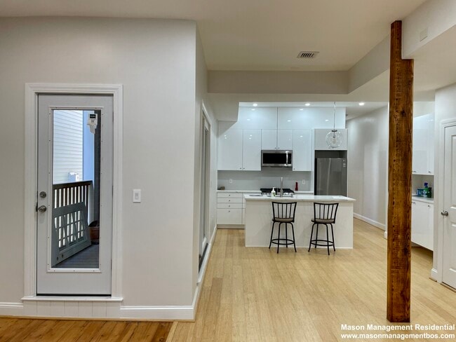 Photo - 258 W Broadway