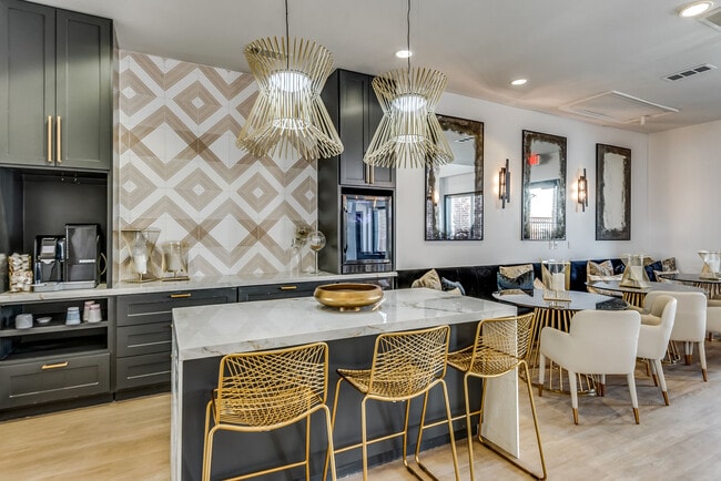 Vista 121 apartments — community photo