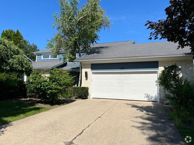 Building Photo - 1303 Hidden Lake Dr Rental