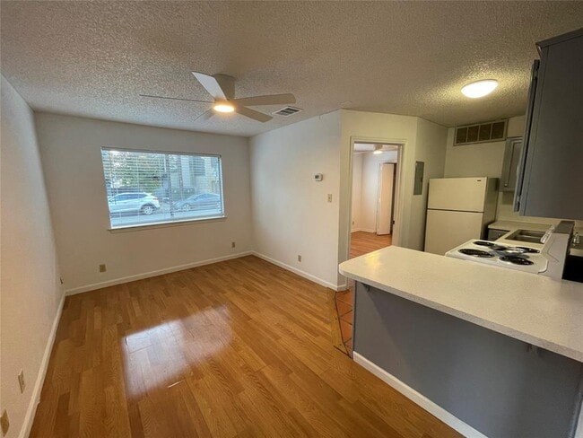 Building Photo - 2514 Pearl St Unit 103