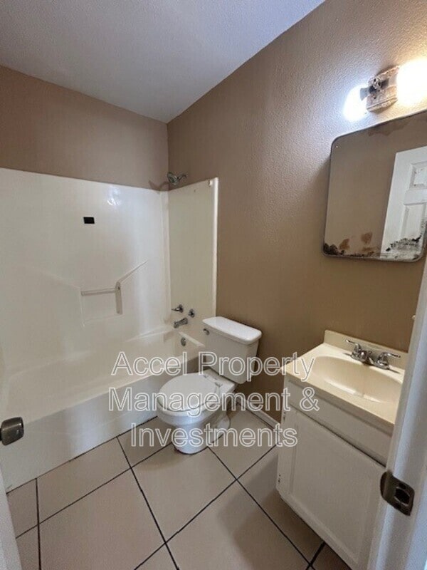 Photo - 2401 Gumwood Ave W Unidad 8