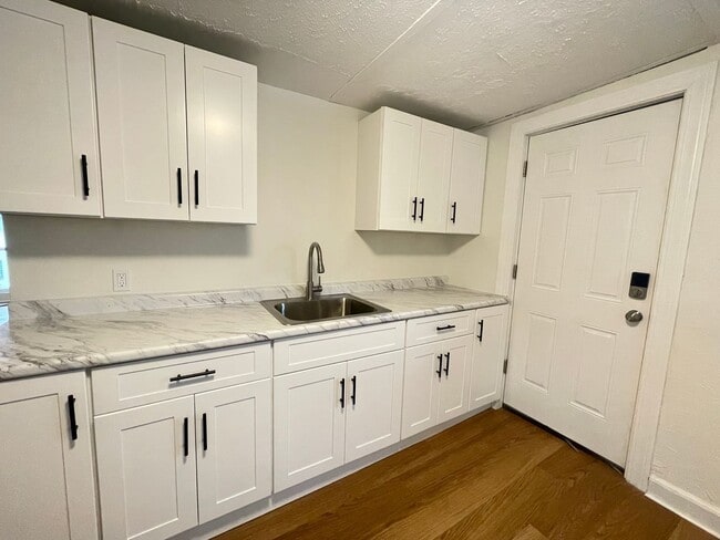 Building Photo - 33 Malvern St Unit 3