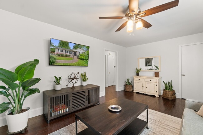 Photo - 1825 Windham Pl