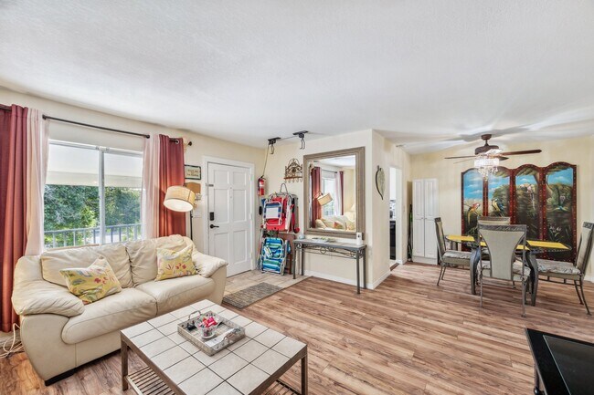 Photo - 2 N Fernwood Ave Unit 24