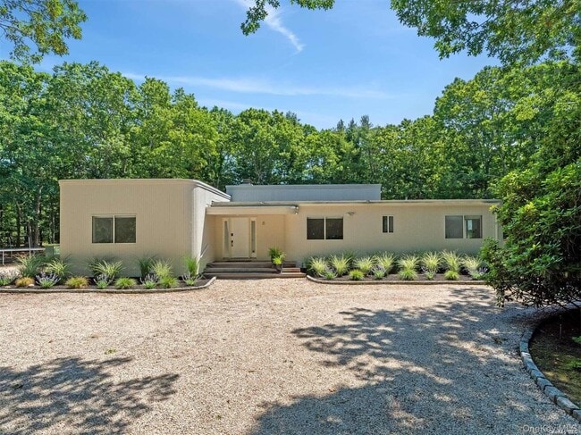 Building Photo - 8 Deer Path Rental