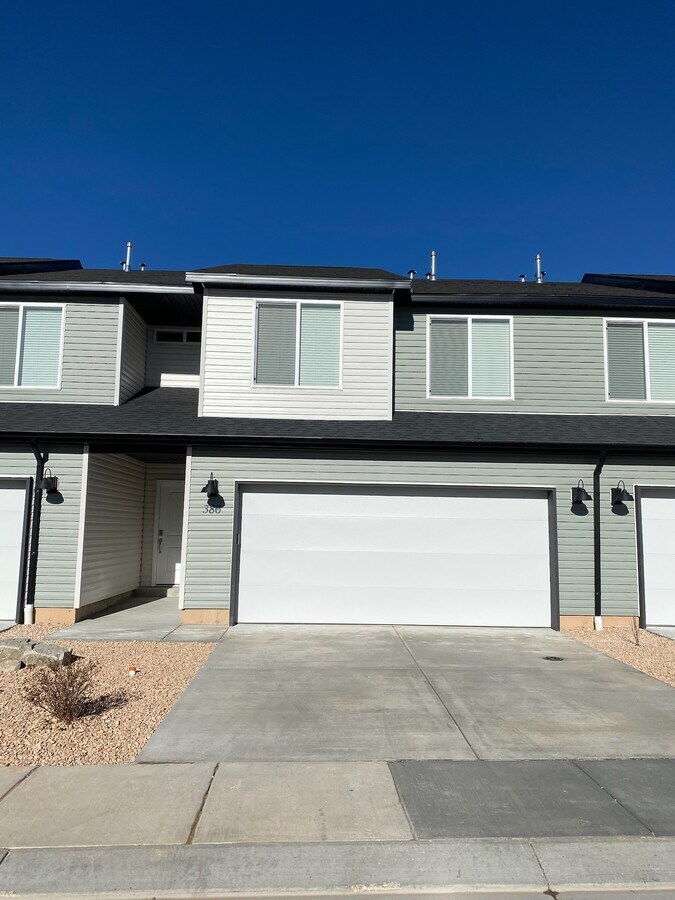 Exterior photo - 386 W 2000 N Townhome
