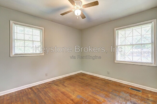 2475 Groveland Cir N