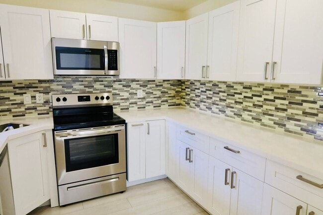 Building Photo - 2540 Carambola Cir N Rental