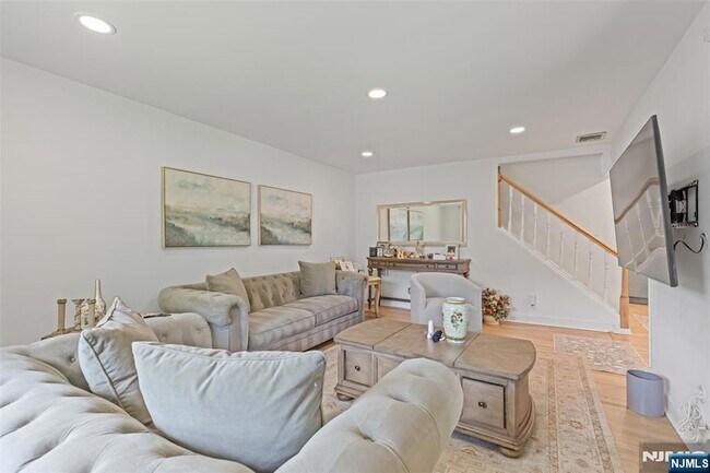 34 Andrew Ave