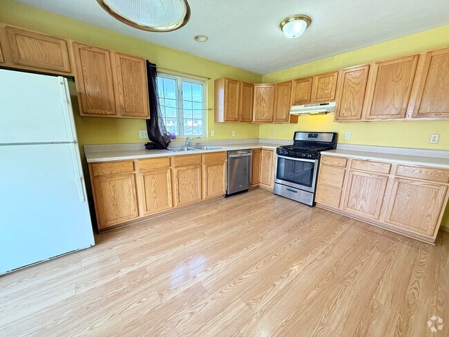 Building Photo - Spacious 3-Bedroom Townhome  – East Bloomi...