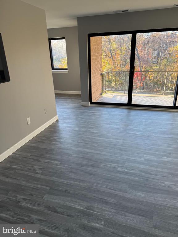 Building Photo - 6029 Majors Ln Unit 4 C16