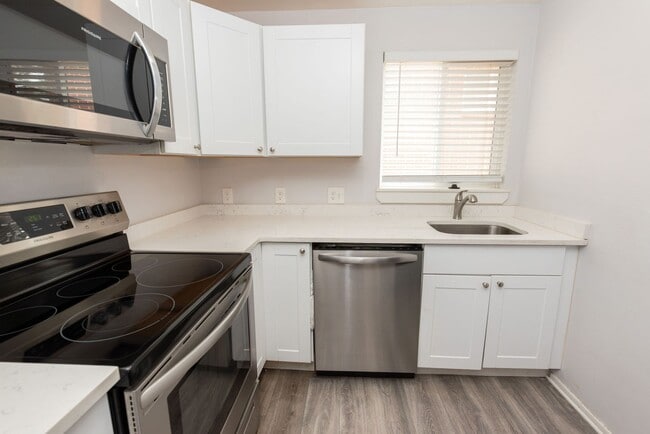 Building Photo - 5542-5554 S. Grant St. Unit 5542