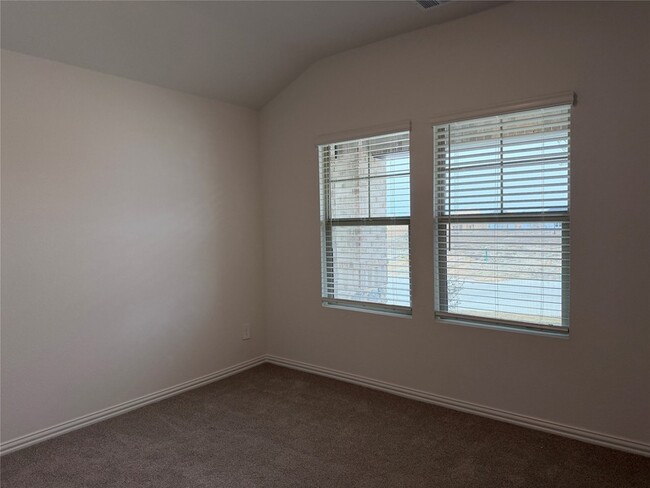 Photo - 716 Edgehurst Dr