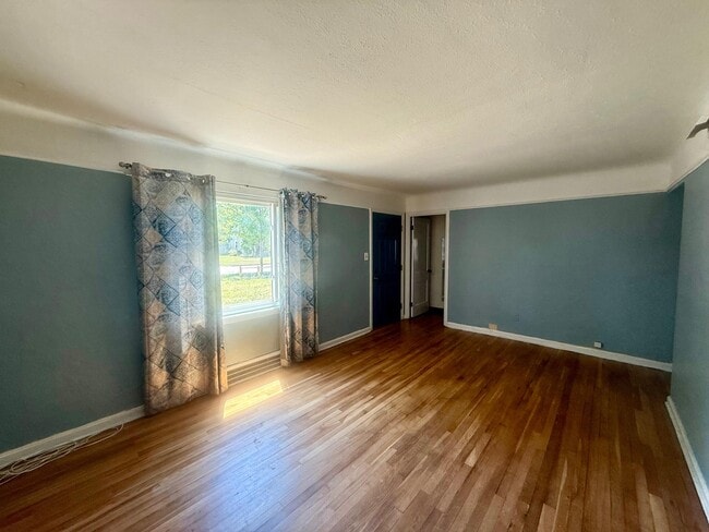 Photo - 23861 Colbourne Rd