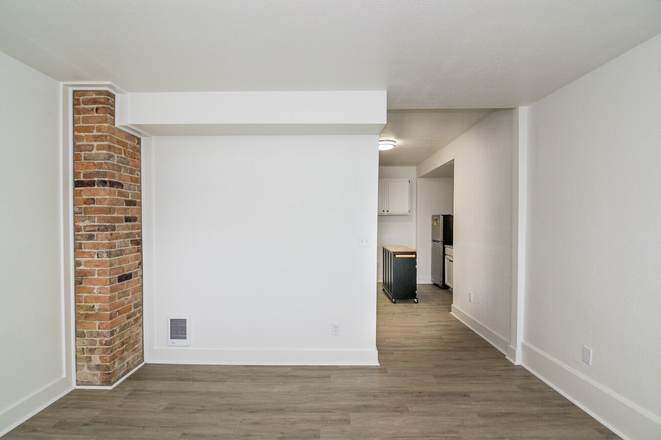 Living room - 558 W Fremont St Unit 2