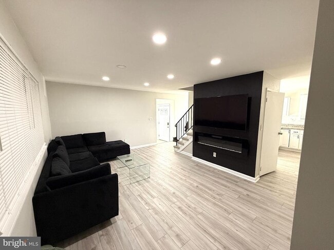 Photo - 819 Carrington Ave