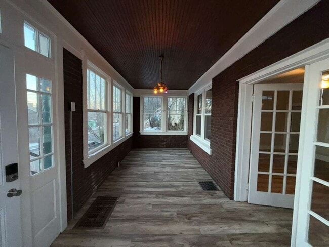 Photo - For Rent - 3 Bedroom 2 Bathroom