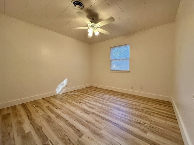 Photo - 107 Elliott Pl