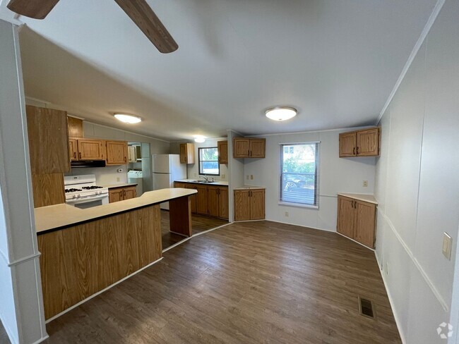 Building Photo - 3 Bedroom, 2 Bath Single Family Home