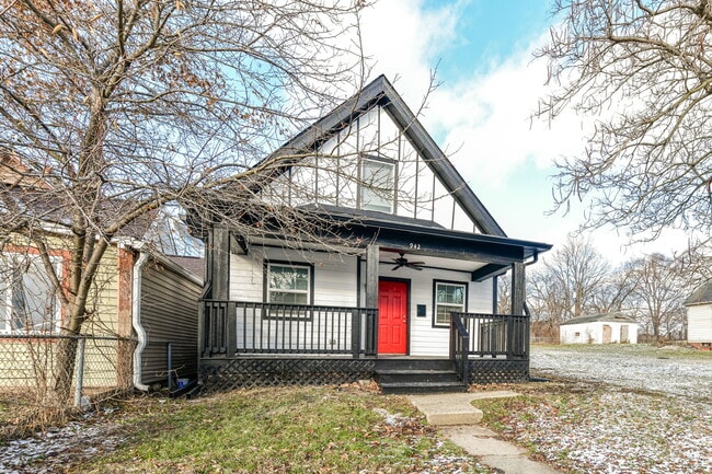 Photo - 942 W 27th St