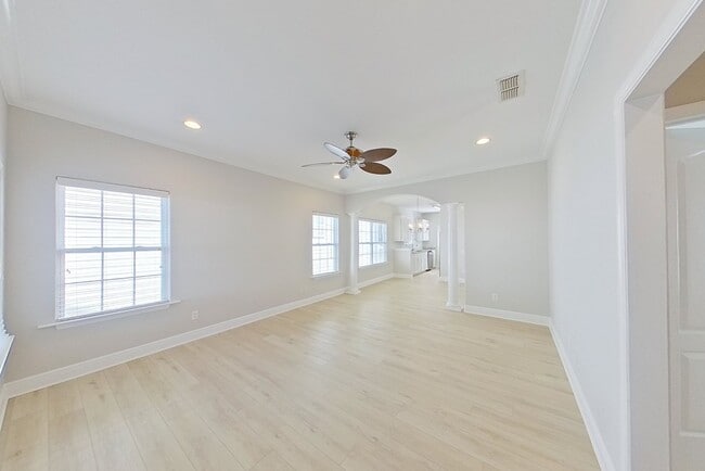 Photo - 303 Summercreek Cove