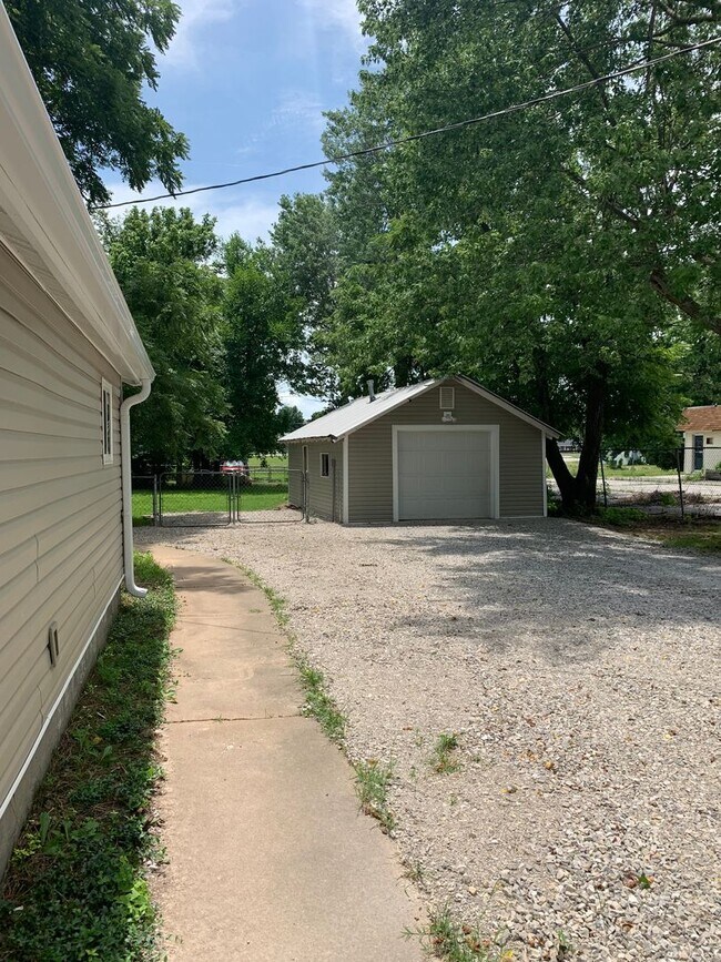 Photo - Beautiful 3 Bedroom 2 Bath 2 Living Areas + Detached 1 Car Garage/ Workshop