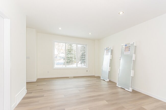 Photo - 15103-15196 96 Ave NW Unit 15105 Main