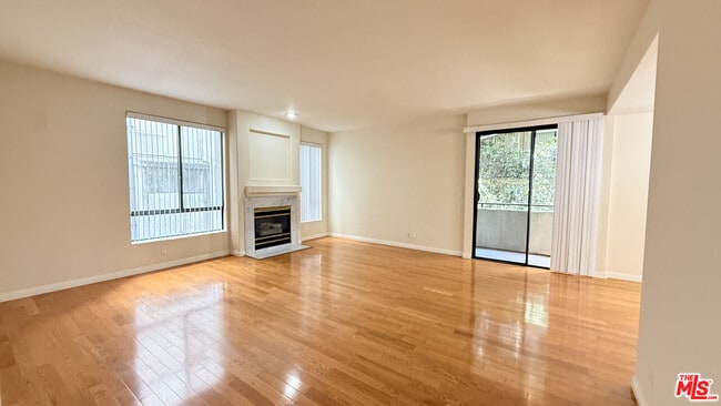 Building Photo - 910 S Bedford St Unit 107