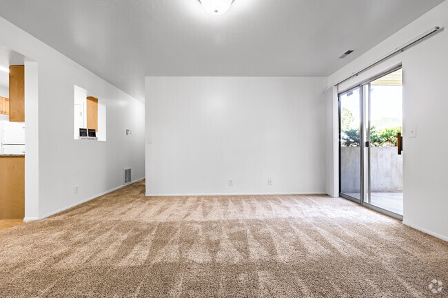2BR, 1.25BA - 1,000SF - Living Room