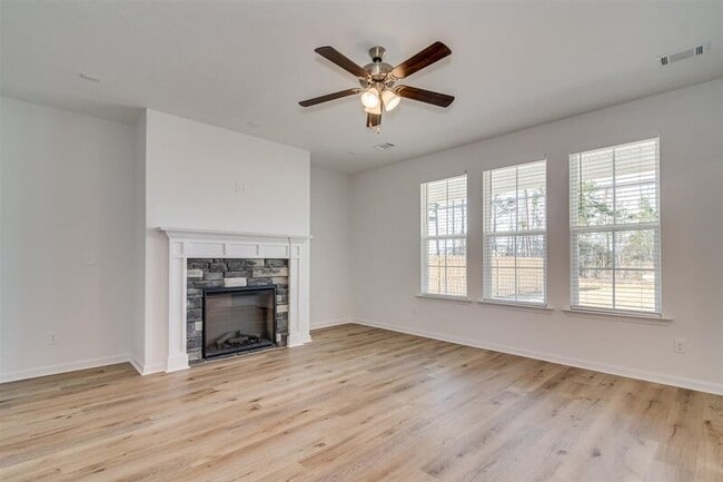 Photo - 124 Dublin Lp